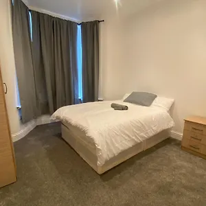 Cosy House In Newham Homestay London